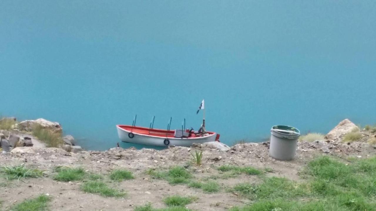 Eden Lake View Hotel Karimabad  Exterior photo